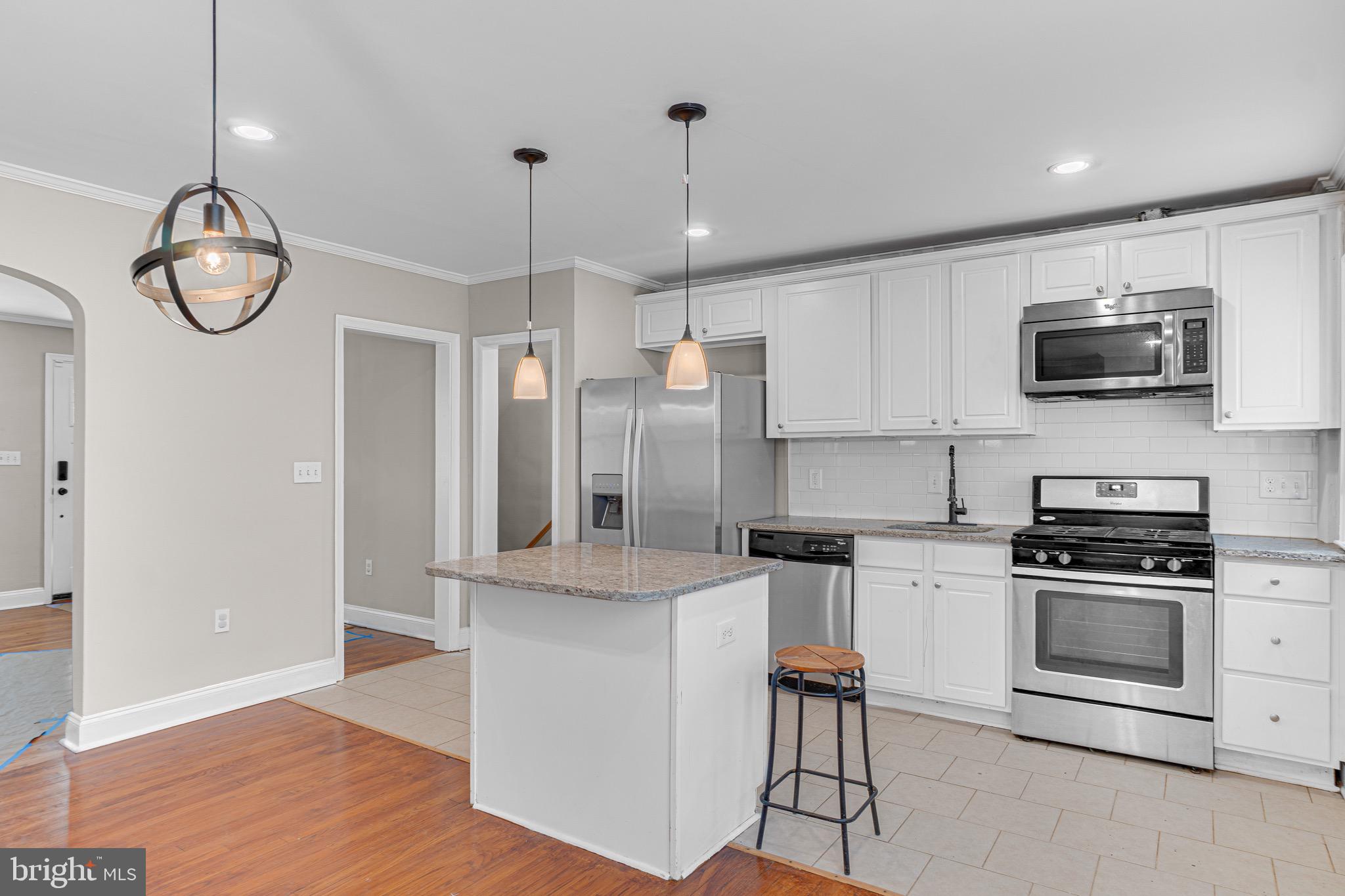 3904 Flowerton Road Baltimore, MD 21229 - Photo 5 of 29