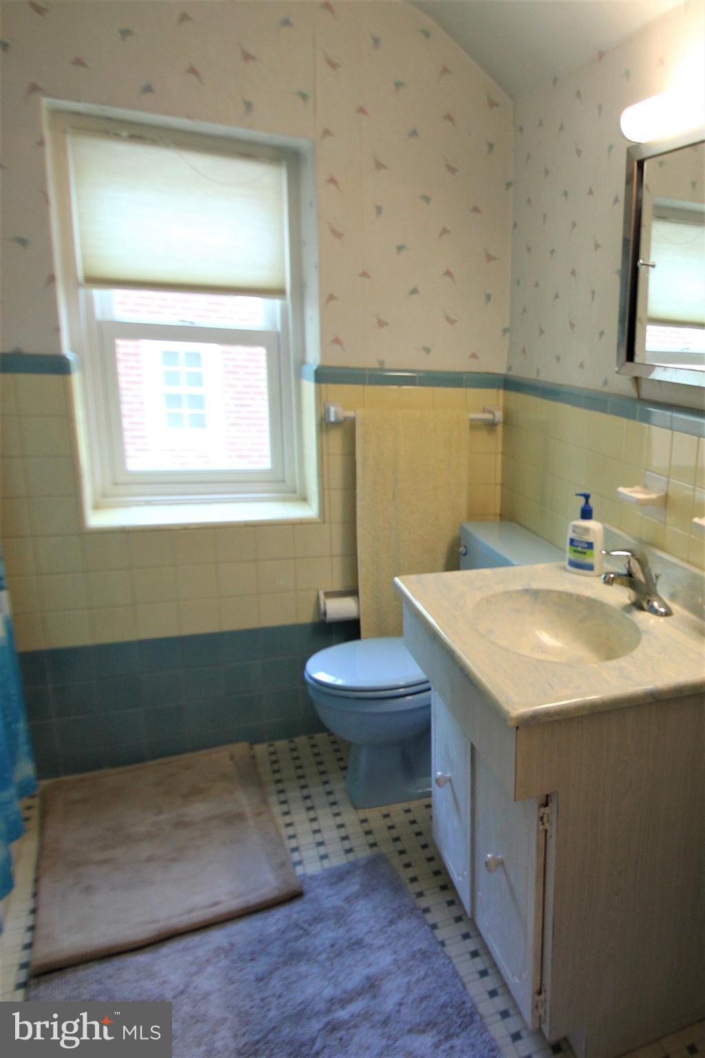 64 West Princeton Road Bala Cynwyd, PA 19004 - Photo 14 of 29 Bathroom, full, shared