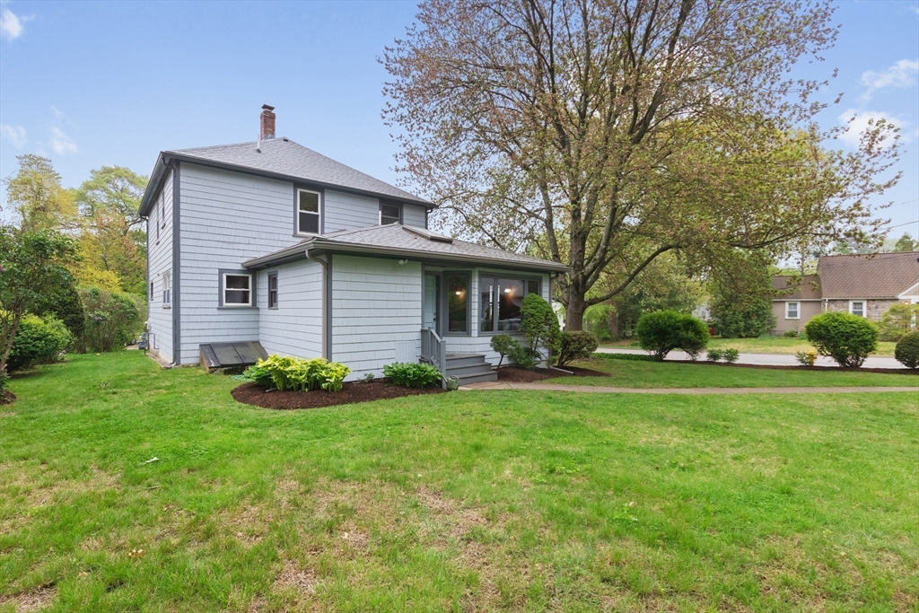 27 Locust Street Dedham, MA 02026 - Photo 17 of 20 Gallery Image 17