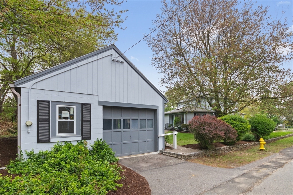 27 Locust Street Dedham, MA 02026 - Photo 18 of 20 Gallery Image 18