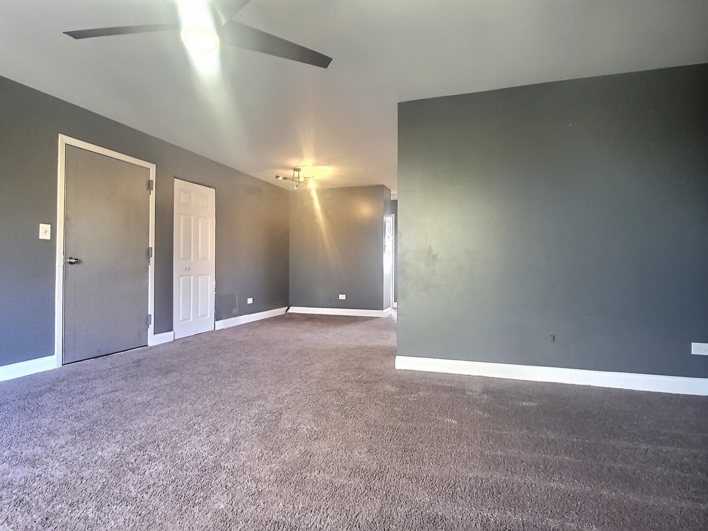 266 12th Street, Unit 3F Wheeling, IL 60090 - Photo 5 of 11 a view of an empty room