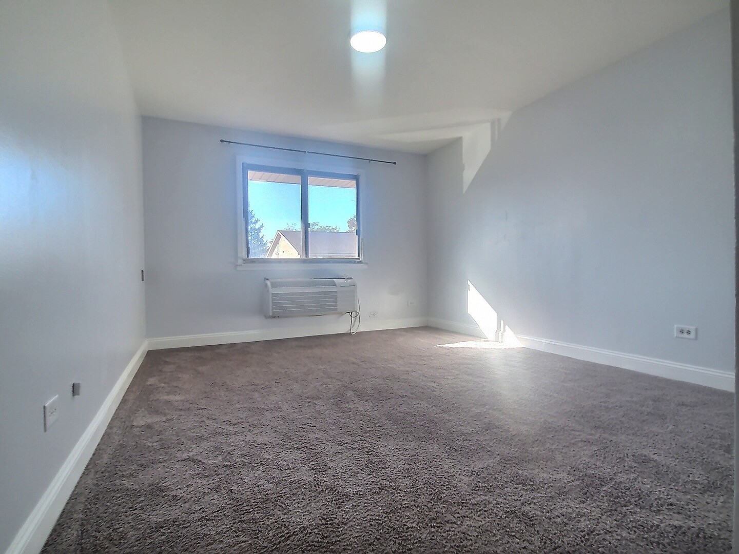 266 12th Street, Unit 3F Wheeling, IL 60090 - Photo 10 of 11 an empty room with a empty space and windows