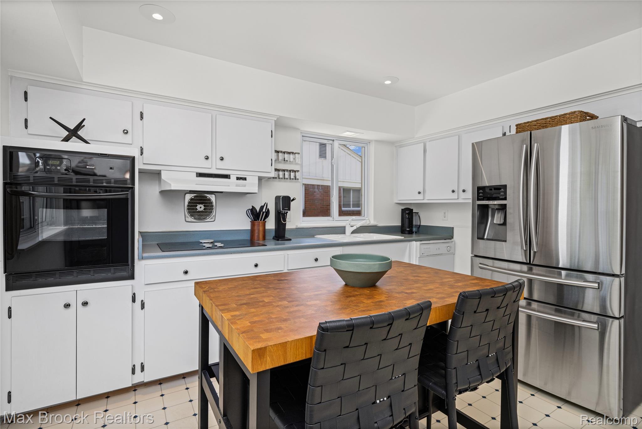 1918 Massoit Road Royal Oak, MI 48073 - Photo 22 of 36 Easy layout to build your own dream kitchen