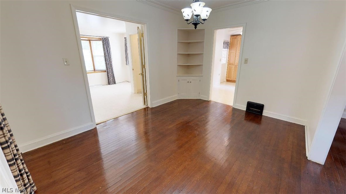 1039 Oxford Road Cleveland, OH 44121 - Photo 7 of 22 Gallery Image 7