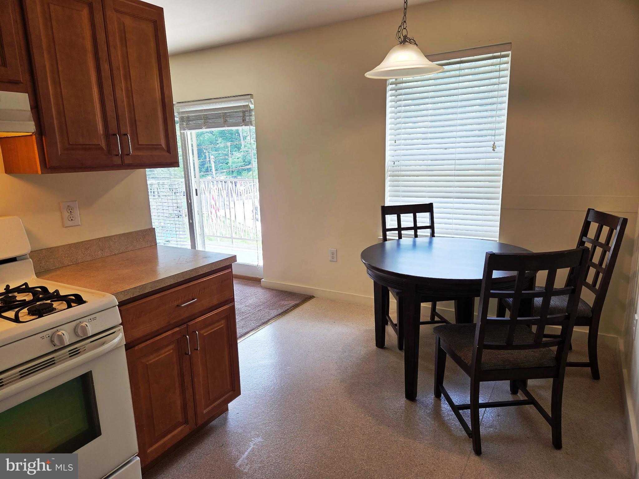 1600 Church Road, Unit B301 Wyncote, PA 19095 - Photo 13 of 14 Kitchen dining area