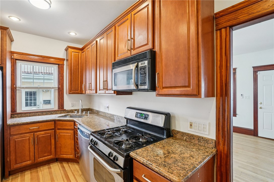 41 Cato Avenue Pawtucket, RI 02860 - Photo 11 of 37