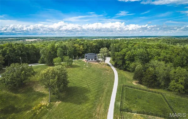 $749,000 | 3736 County Road 700 East, McLeansboro, IL 62859