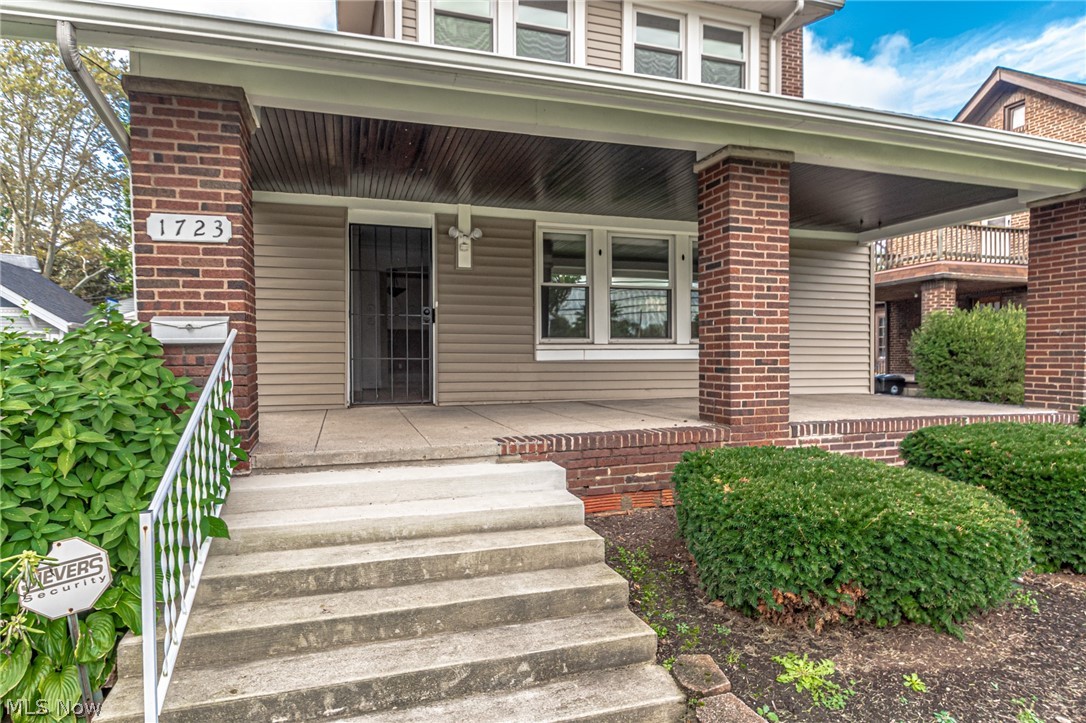 1723 West Schaaf Road Cleveland, OH 44109 - Photo 3 of 24 Gallery Image 3