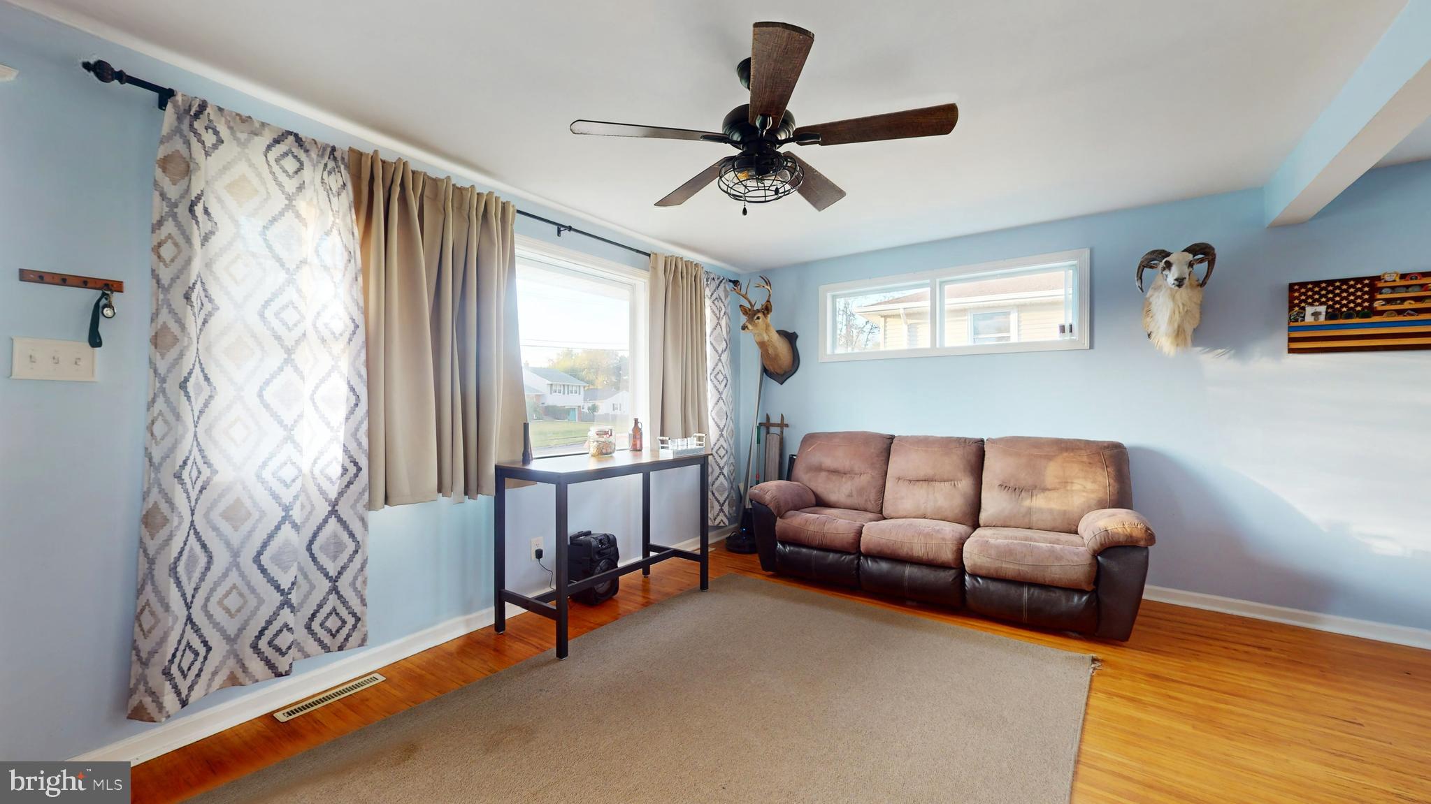 110 Valleybrook Road East Cherry Hill, NJ 08034 - Photo 5 of 25 Living Room