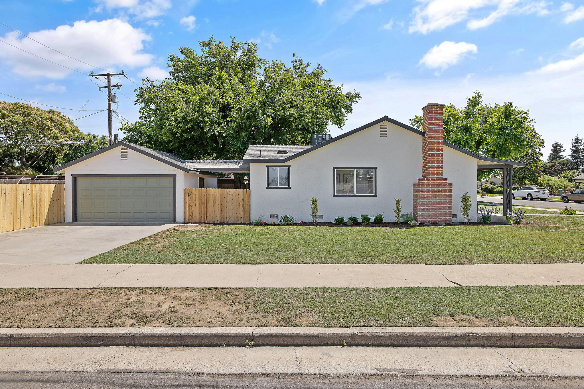 301 Lenox Avenue Exeter, CA 93221 - Photo 4 of 41 4-web-or-mls-713A7611