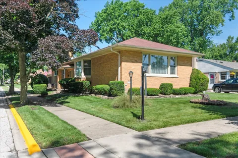 $399,900 | 418 East End Avenue, Hillside, IL 60162