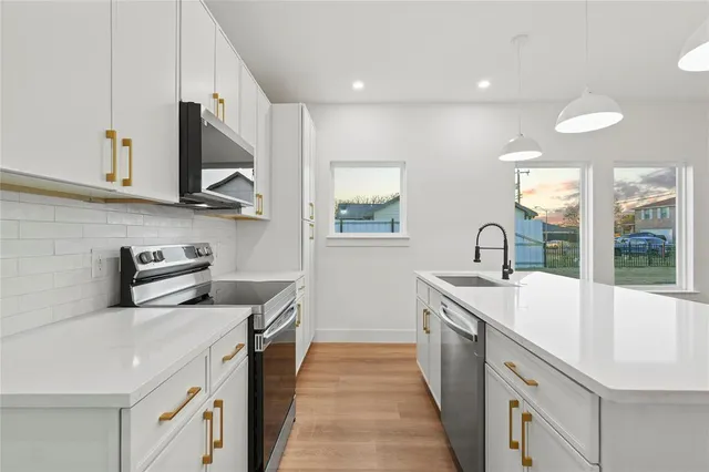 $295,000 | 9470 Sandyland Boulevard, Dallas, TX 75217