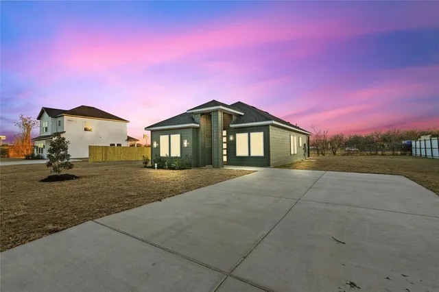 $295,000 | 9470 Sandyland Boulevard, Dallas, TX 75217