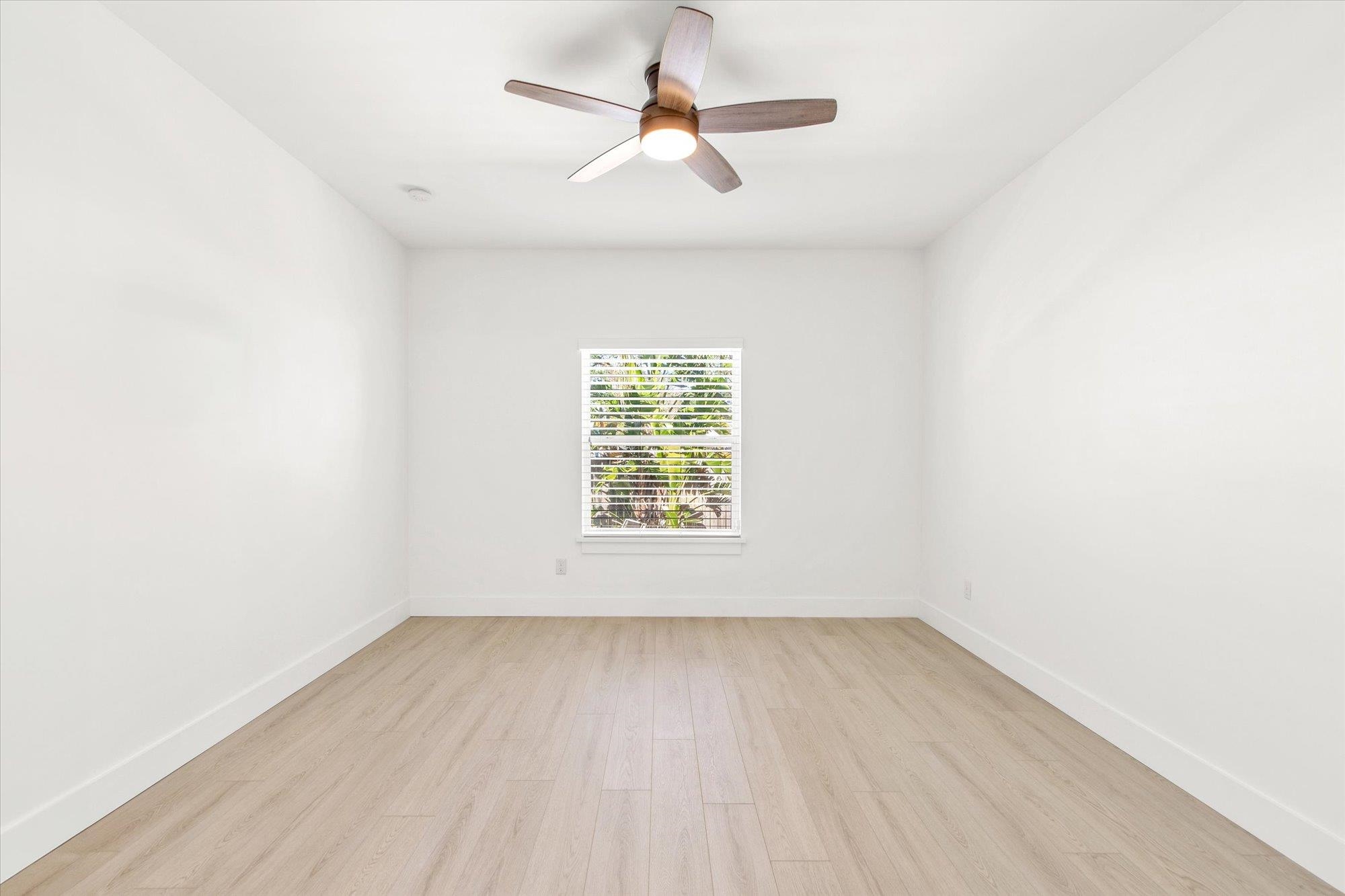 330 Biscayne Avenue St. Augustine, FL 32080 - Photo 21 of 49 an empty room with a window and a ceiling fan