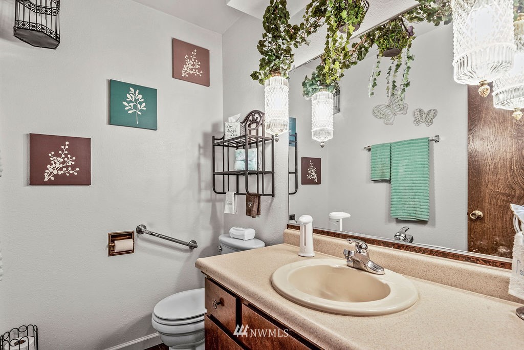 2363 40th Avenue, Unit 7 Longview, WA 98632 - Photo 10 of 25 a bathroom with a sink mirror vanity and toilet