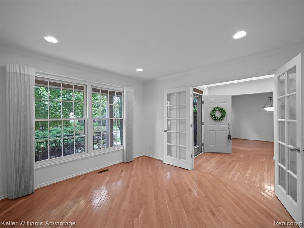 29157 Hemingway Drive Novi, MI 48377 - Photo 3 of 42