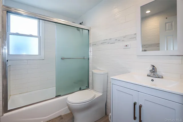 $899,999 | 132 Bethel Road, Albertson, NY 11507