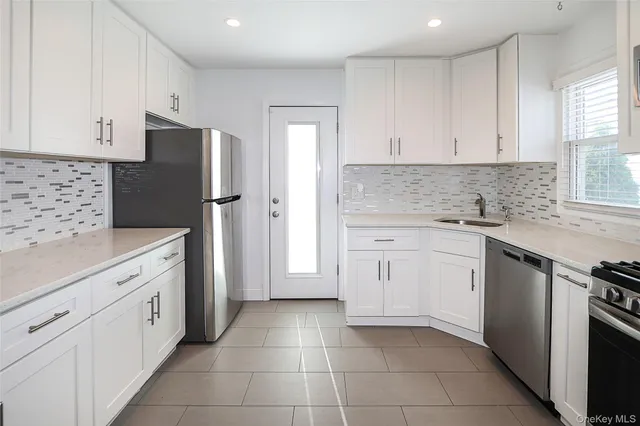 $899,999 | 132 Bethel Road, Albertson, NY 11507