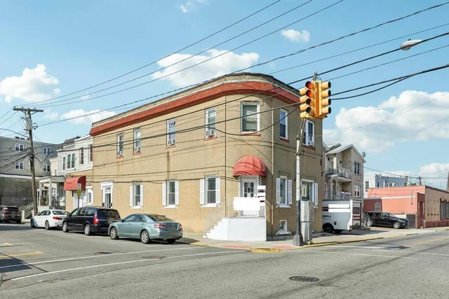 $2,200 | 541 70th Street, Unit 2ND FL L, Guttenberg, NJ 07093