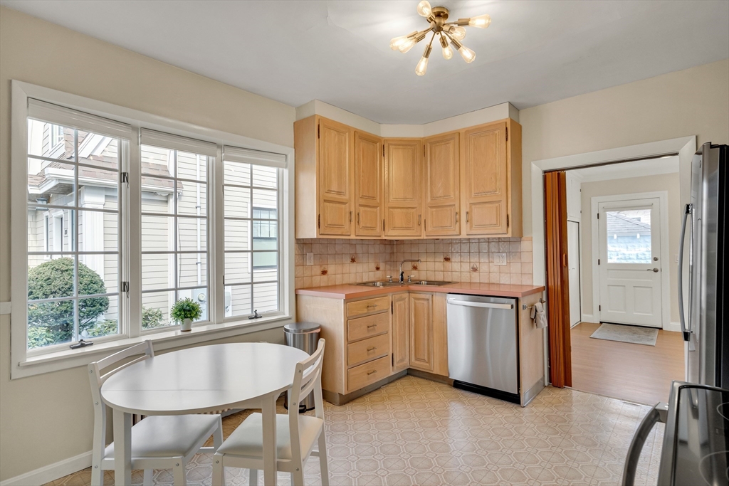 82 Oak Street Lexington, MA 02421 - Photo 13 of 42