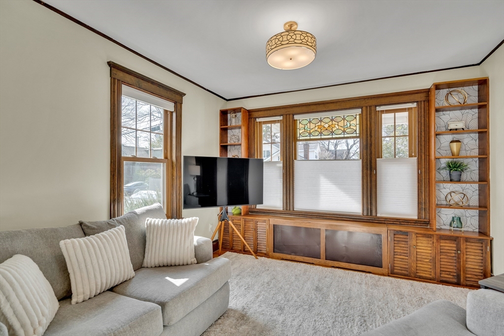 82 Oak Street Lexington, MA 02421 - Photo 6 of 42