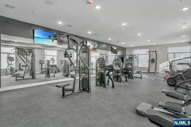 $3,295 | 22-36 Bloomfield Avenue, Unit 116, Paterson, NJ 07503