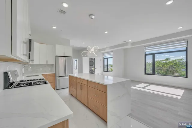 $3,095 | 22-36 Bloomfield Avenue, Unit 303, Paterson, NJ 07503