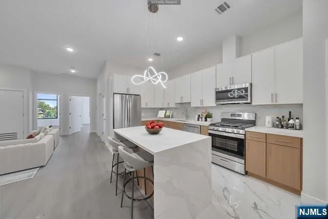 $3,295 | 22-36 Bloomfield Avenue, Unit 116, Paterson, NJ 07503