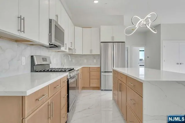 $3,295 | 22-36 Bloomfield Avenue, Unit 116, Paterson, NJ 07503