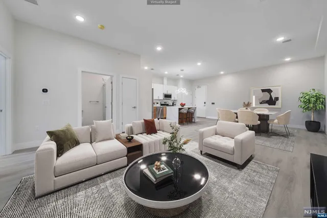 $3,095 | 22-36 Bloomfield Avenue, Unit 303, Paterson, NJ 07503