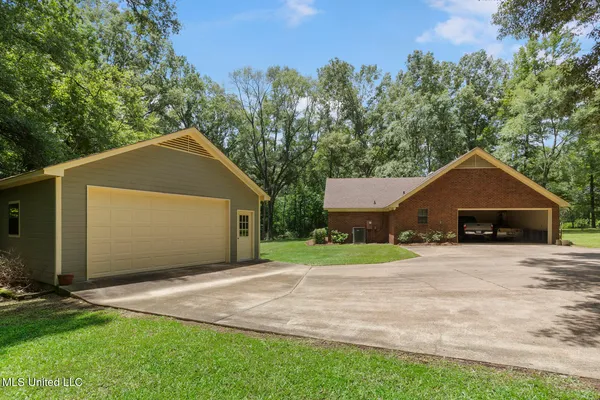 $289,500 | 809 Spring Lake Drive, Terry, MS 39170