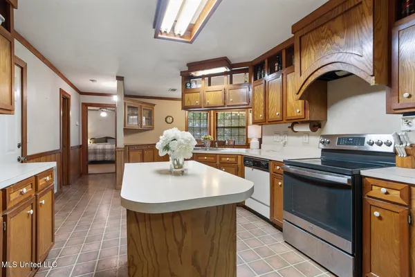 $289,500 | 809 Spring Lake Drive, Terry, MS 39170