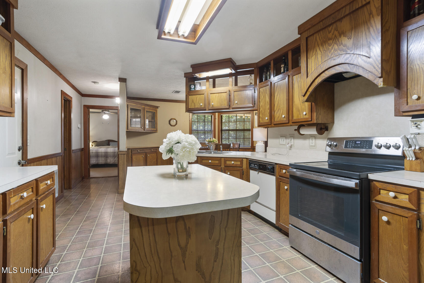 809 Spring Lake Drive Terry, MS 39170 - Photo 14 of 51 809 Spring Lake-14