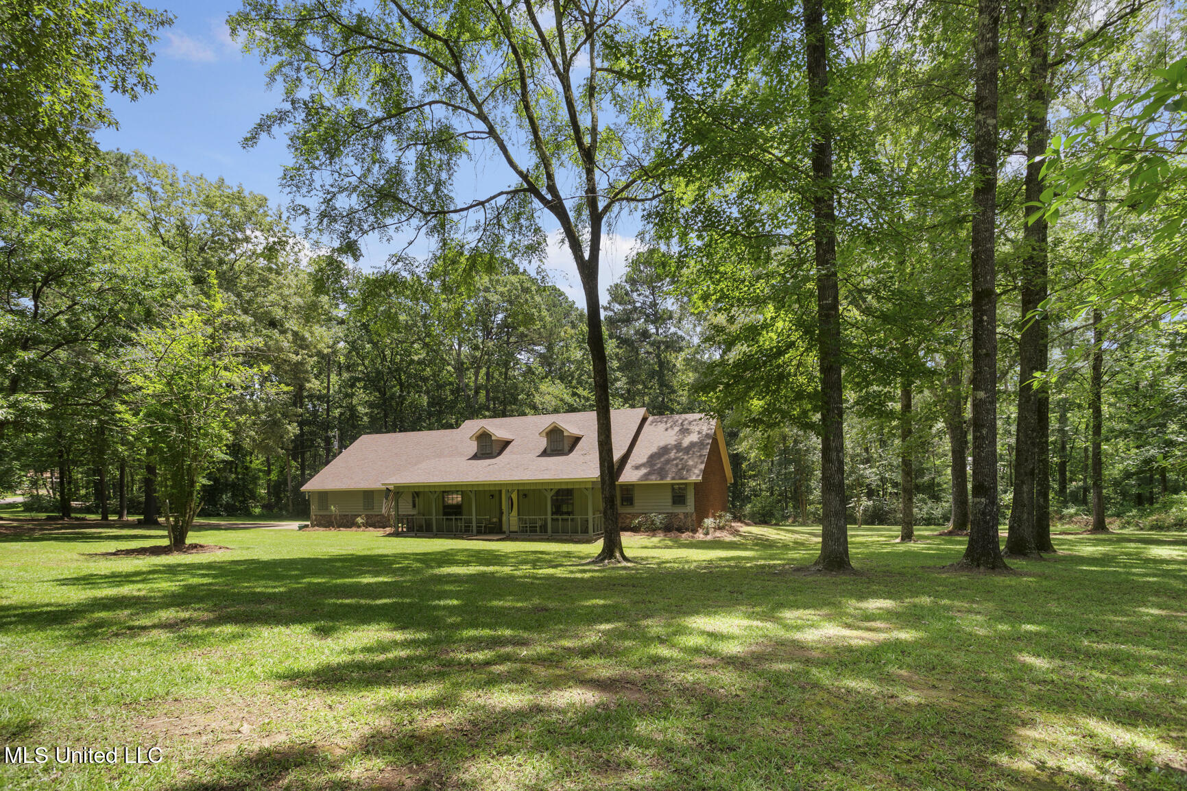 809 Spring Lake Drive Terry, MS 39170 - Photo 2 of 51 809 Spring Lake-1