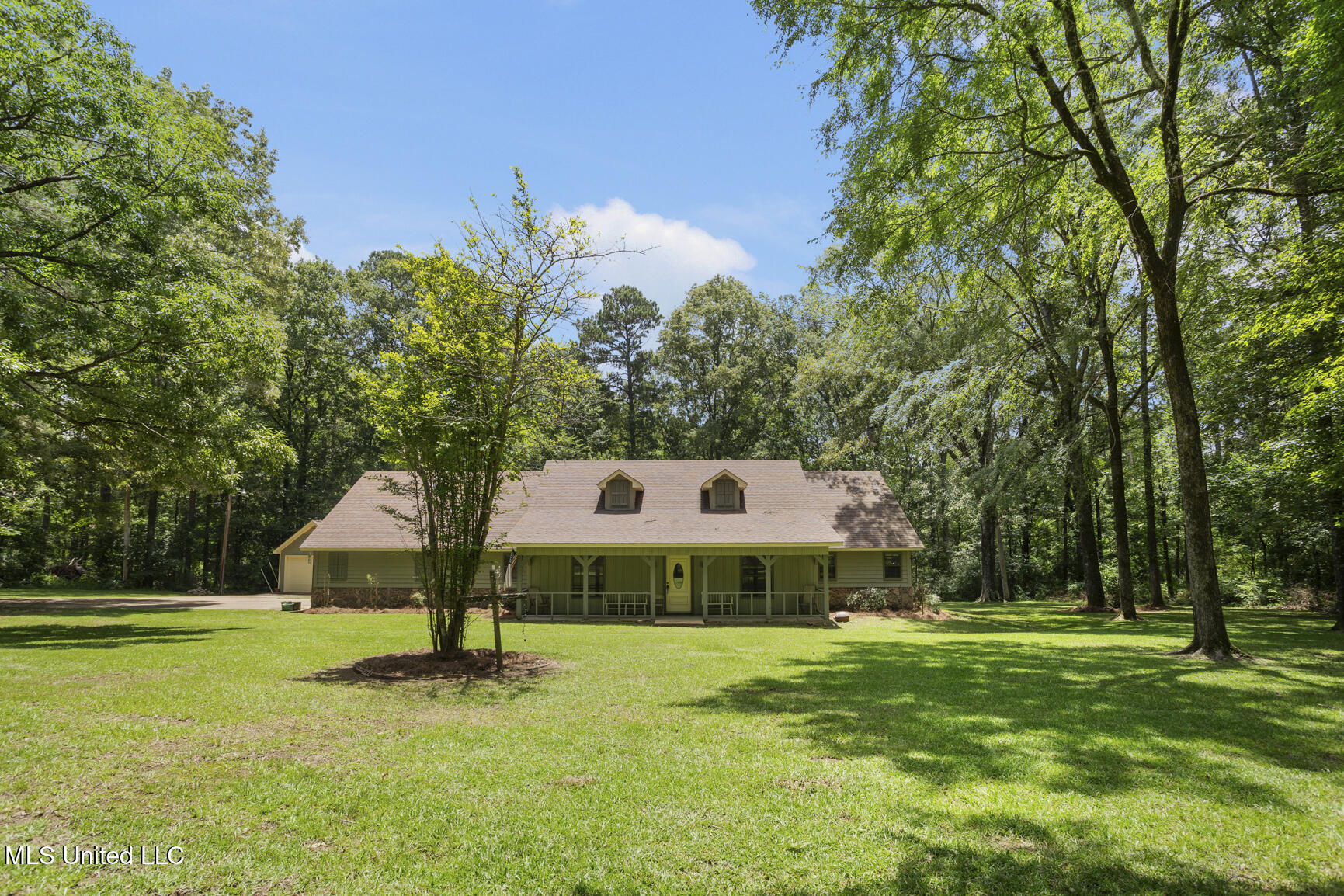 809 Spring Lake Drive Terry, MS 39170 - Photo 3 of 51 809 Spring Lake-2
