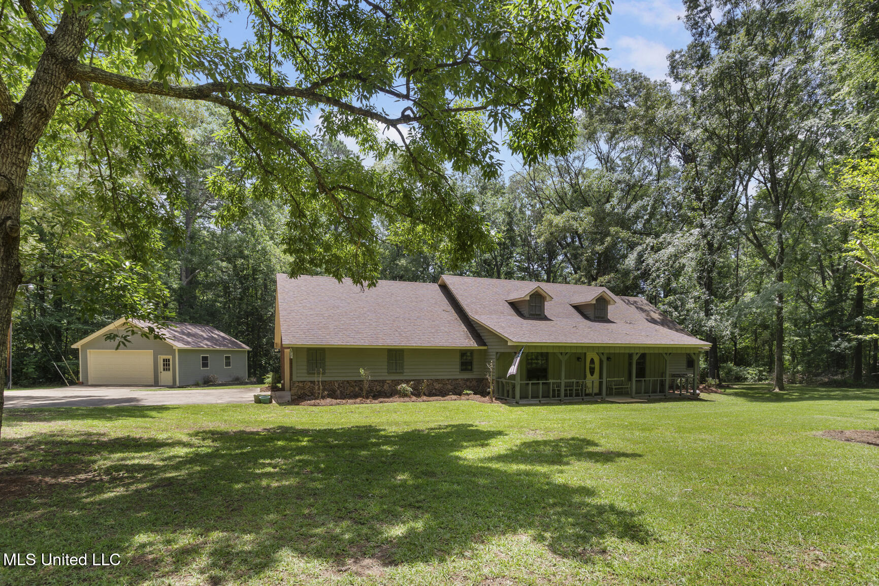 809 Spring Lake Drive Terry, MS 39170 - Photo 4 of 51 809 Spring Lake-3