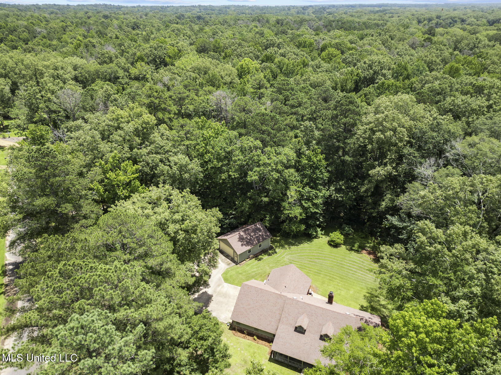 809 Spring Lake Drive Terry, MS 39170 - Photo 43 of 51 809 Spring Lake Drone-4