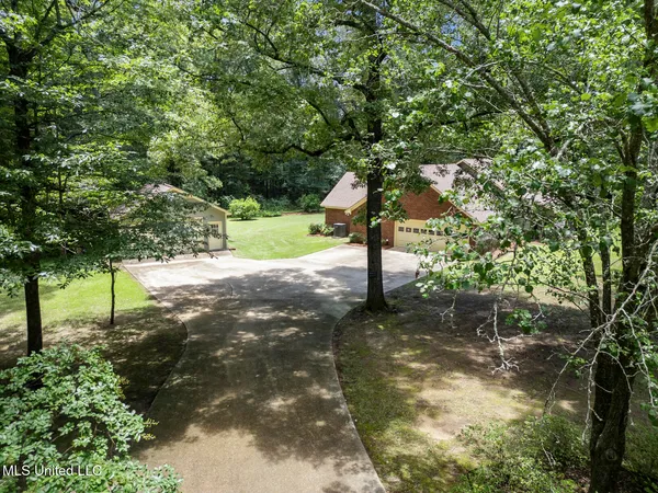 $289,500 | 809 Spring Lake Drive, Terry, MS 39170