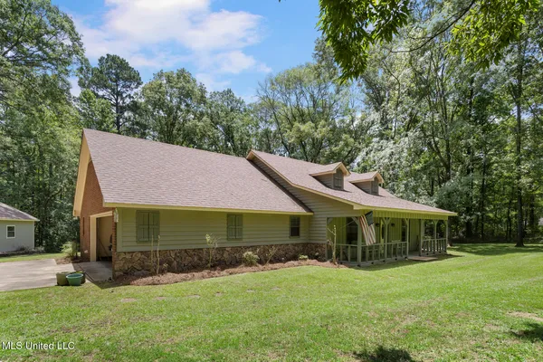 $289,500 | 809 Spring Lake Drive, Terry, MS 39170