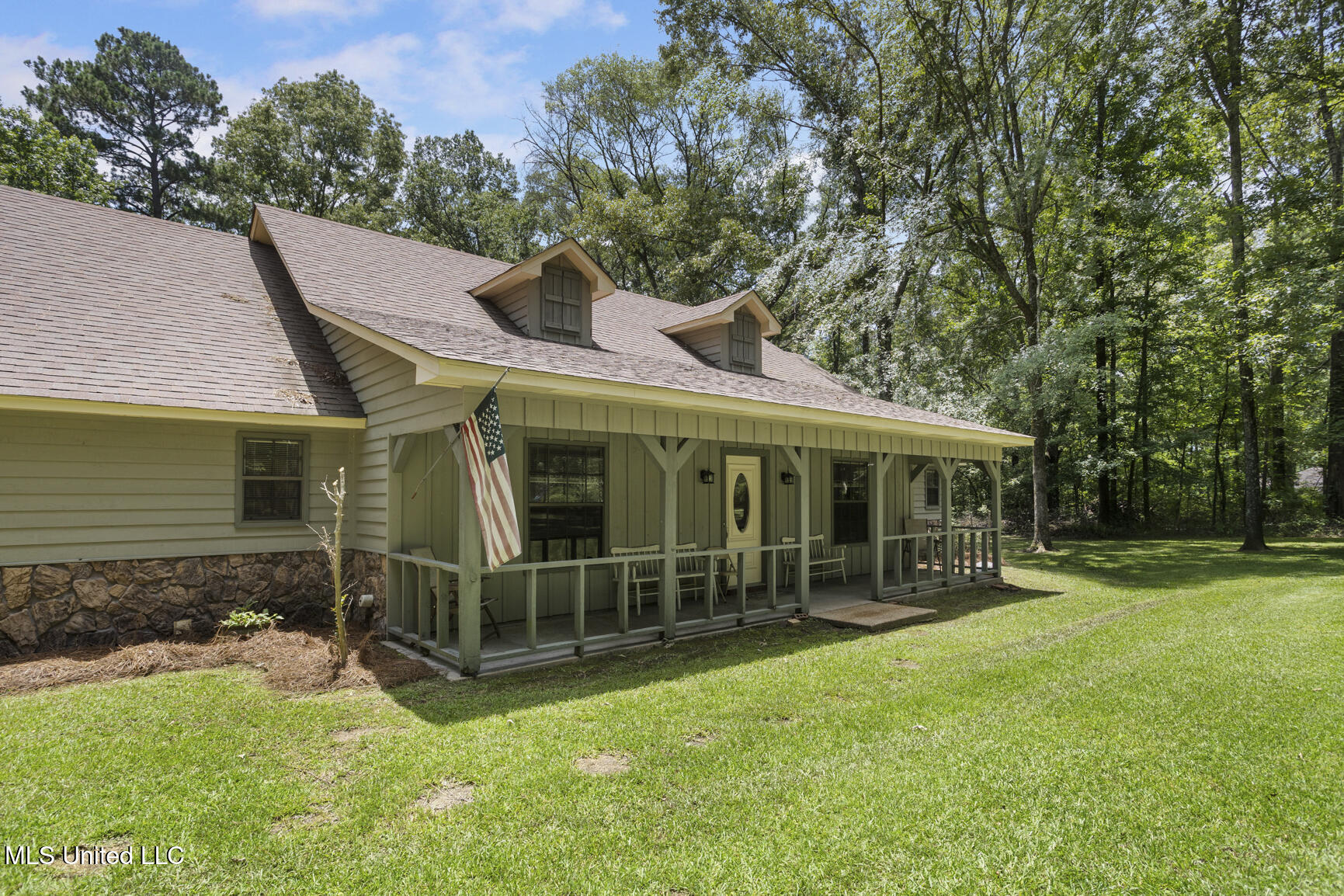 809 Spring Lake Drive Terry, MS 39170 - Photo 6 of 51 809 Spring Lake-5