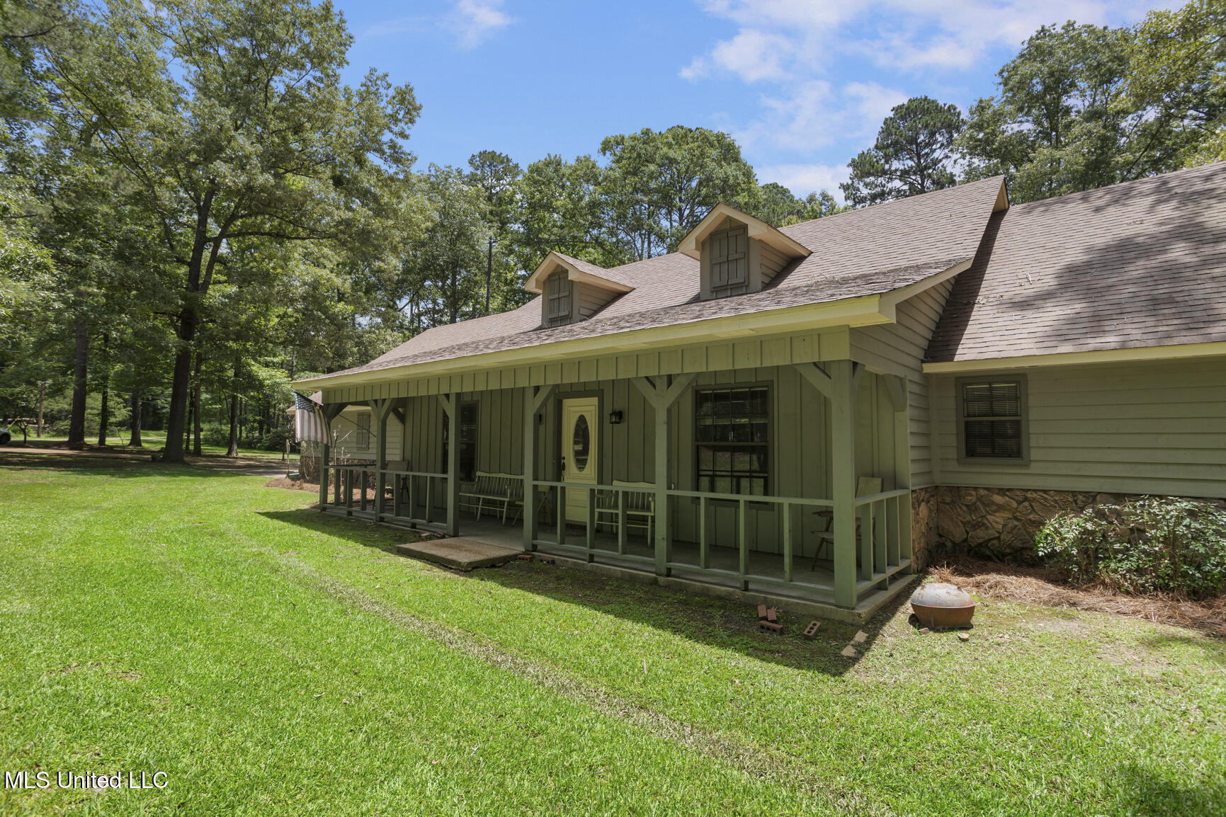 809 Spring Lake Drive Terry, MS 39170 - Photo 7 of 51 809 Spring Lake-7