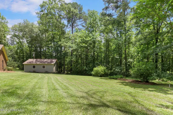 $289,500 | 809 Spring Lake Drive, Terry, MS 39170