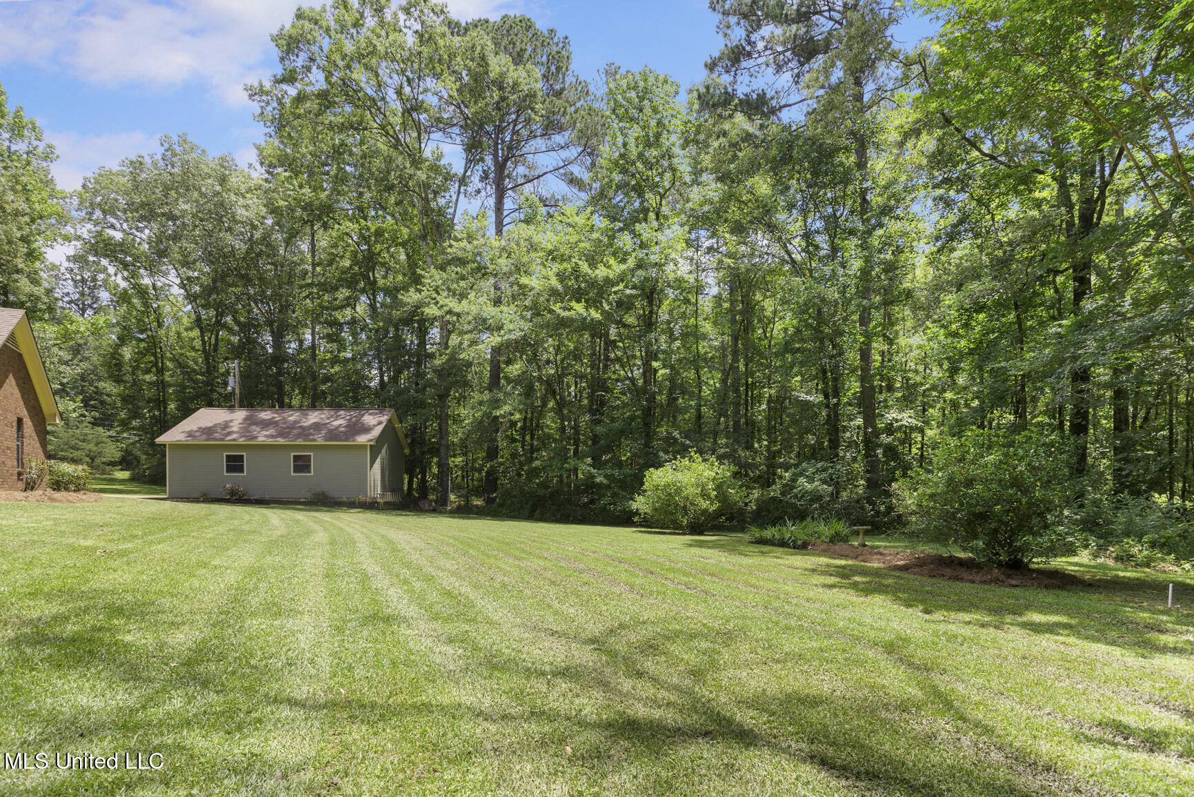 809 Spring Lake Drive Terry, MS 39170 - Photo 9 of 51 809 Spring Lake-9