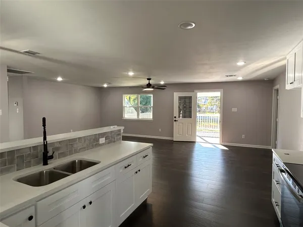 $1,800 | 21057 Live Oak Street, New Caney, TX 77357