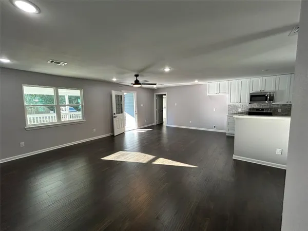 $1,800 | 21057 Live Oak Street, New Caney, TX 77357