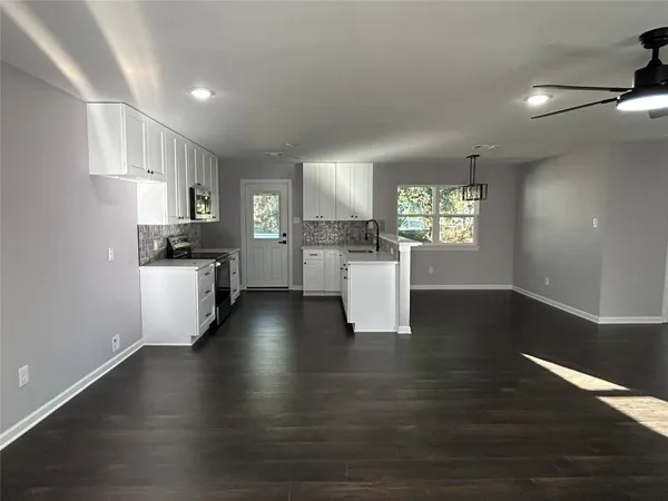 $1,800 | 21057 Live Oak Street, New Caney, TX 77357
