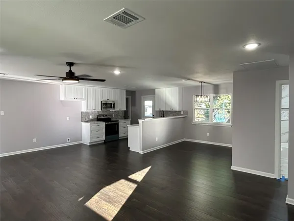 $1,800 | 21057 Live Oak Street, New Caney, TX 77357