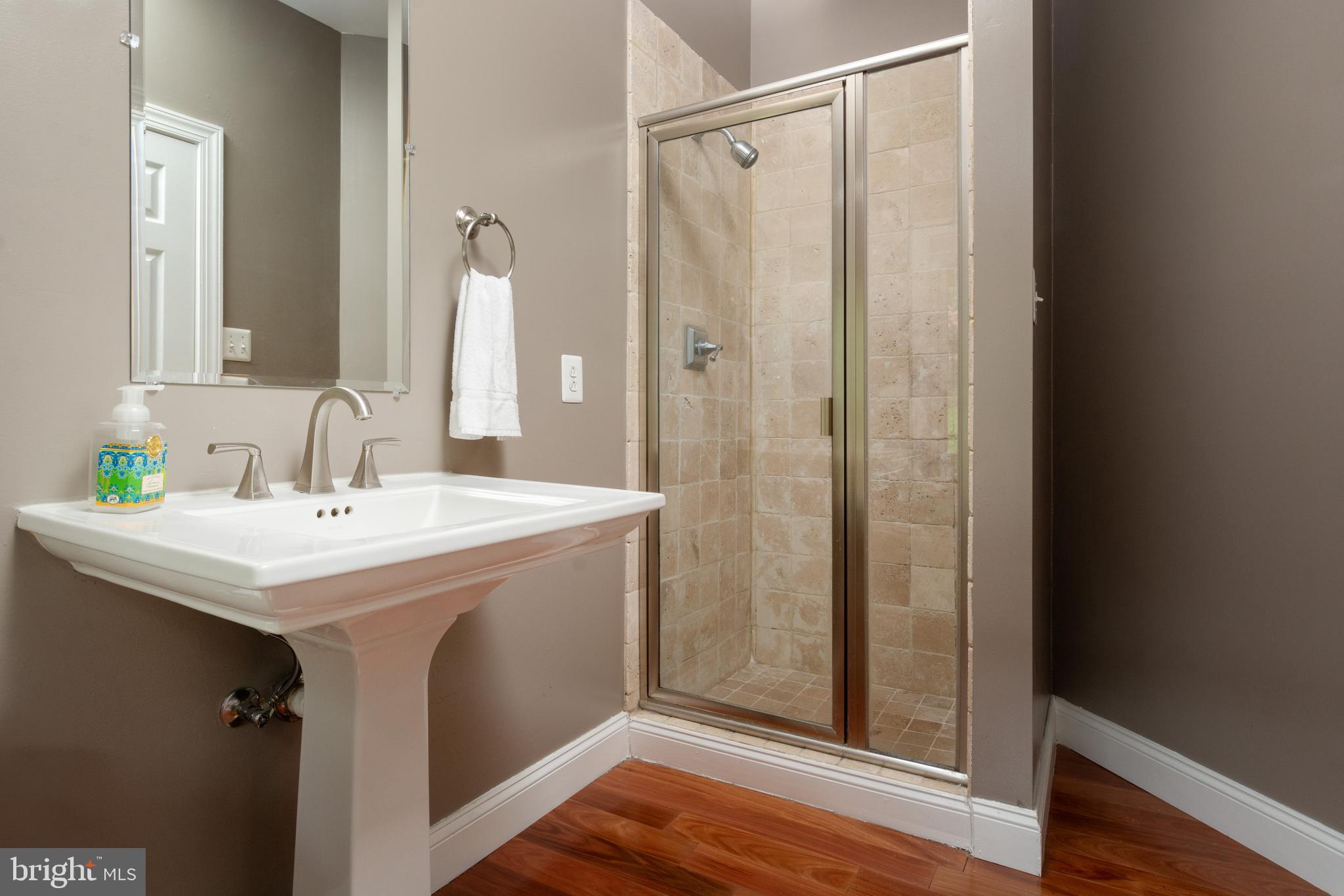 24515 Ridge Road Damascus, MD 20872 - Photo 18 of 53 Main level full bathroom