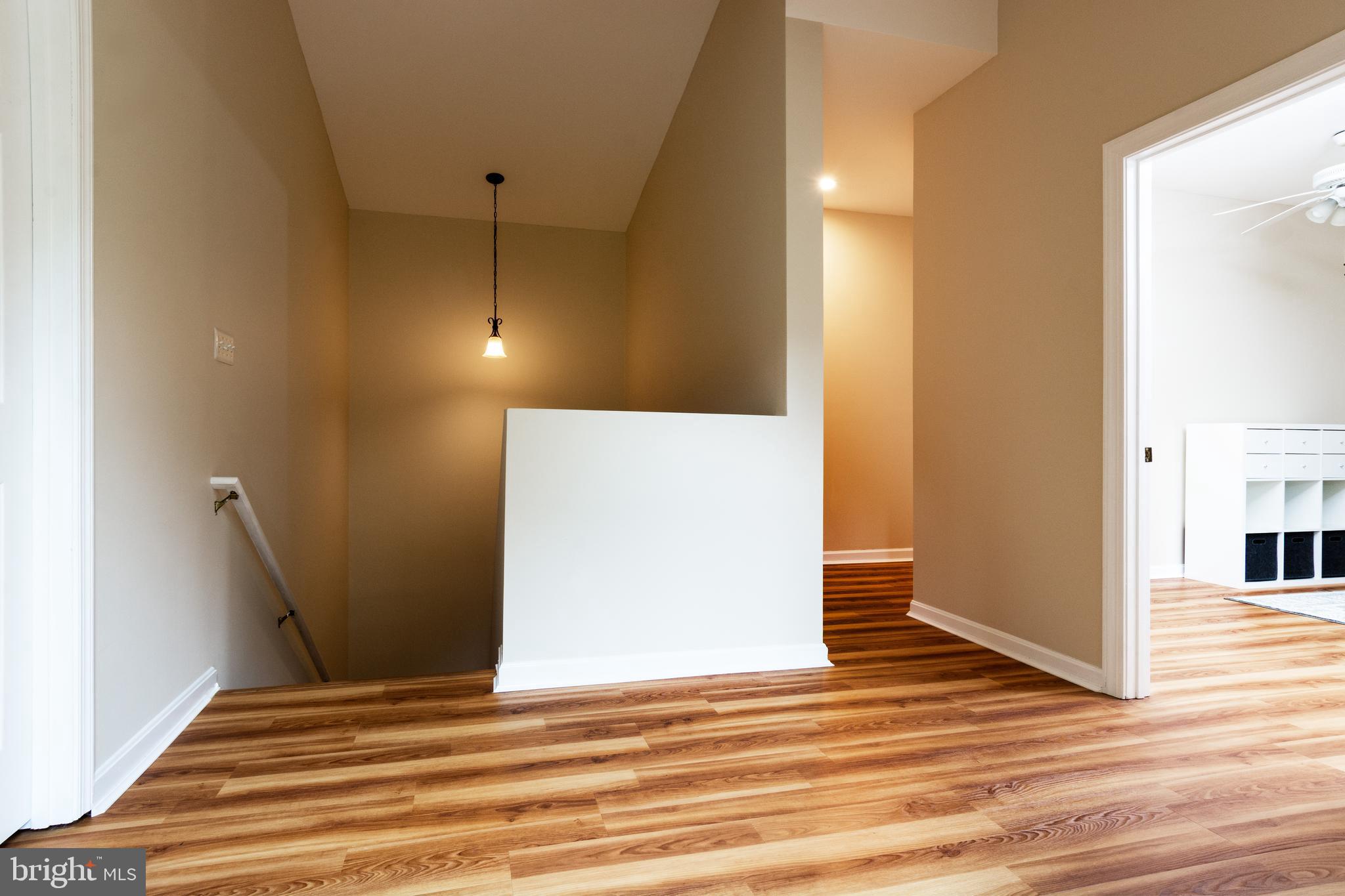 24515 Ridge Road Damascus, MD 20872 - Photo 19 of 53 Upper level