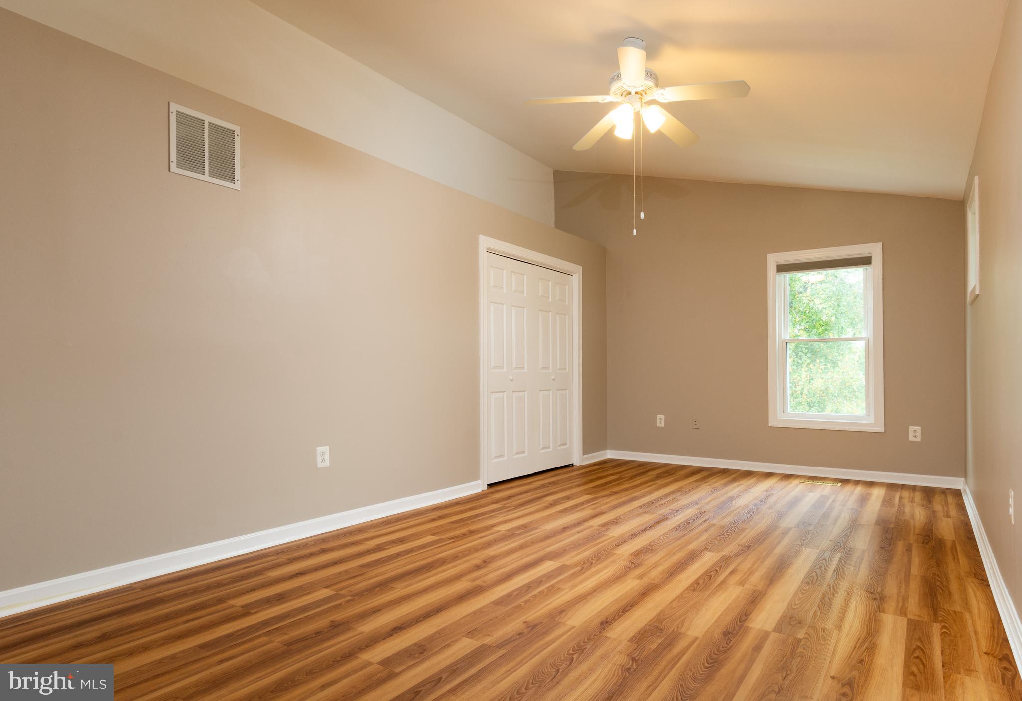 24515 Ridge Road Damascus, MD 20872 - Photo 26 of 53 Upper level, bedroom #3. Huge room!